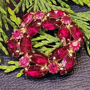 Vintage Pink Red Rhinestone Brooch Magenta Pin Wreath Gold Tone Prong Molded